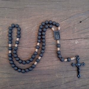 Terço Sagrado Coração de Jesus Agilis 8mm - Areia e Preto