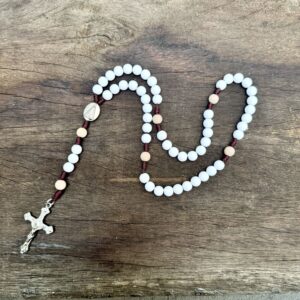 Terço de Nossa Senhora Aparecida Agilis 8mm - Vinho e Branco