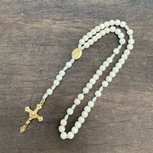 Terço Nossa Senhora Aparecida Agilis Petrus 8mm - Howlita bege