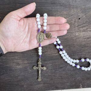 Terço Medalha de Nossa Senhora das Lágrimas - Roxo e branco